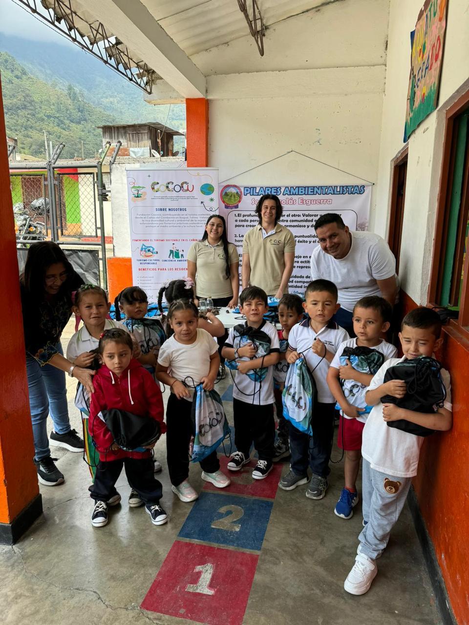 Entrega de Kits Escolares - Imagen 1