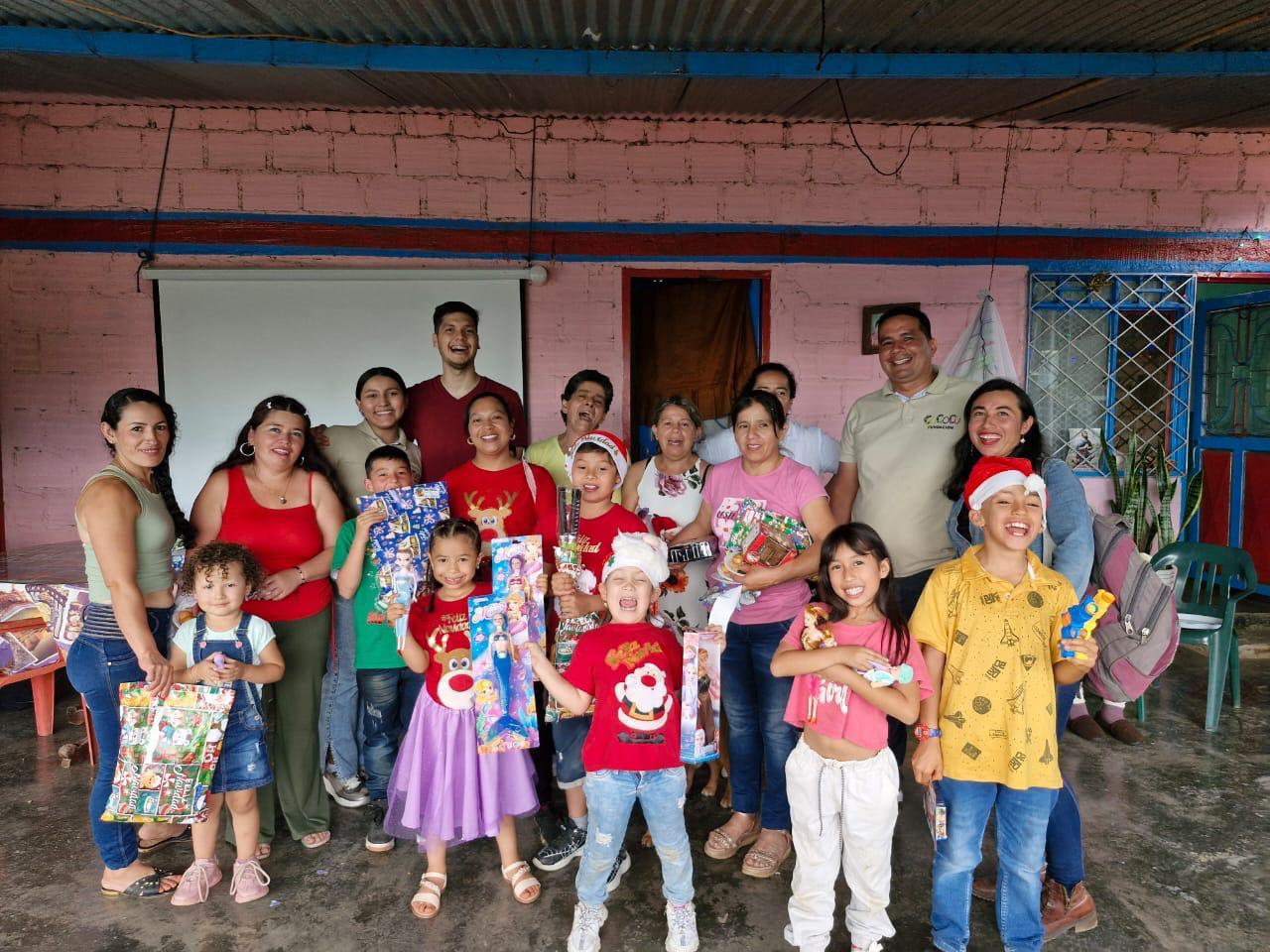 Entrega de Regalos Navideños - Imagen 2
