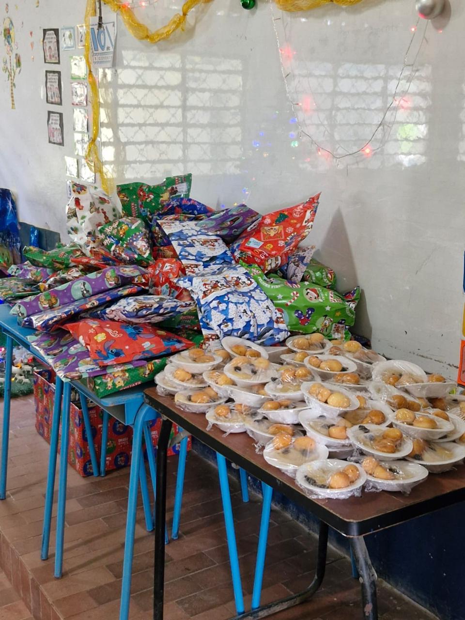 Entrega de Regalos Navideños - Imagen 3